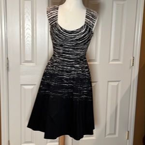 Calvin Klein black and white dress/ scoop neck high waist/ flared skirt SZ 6P